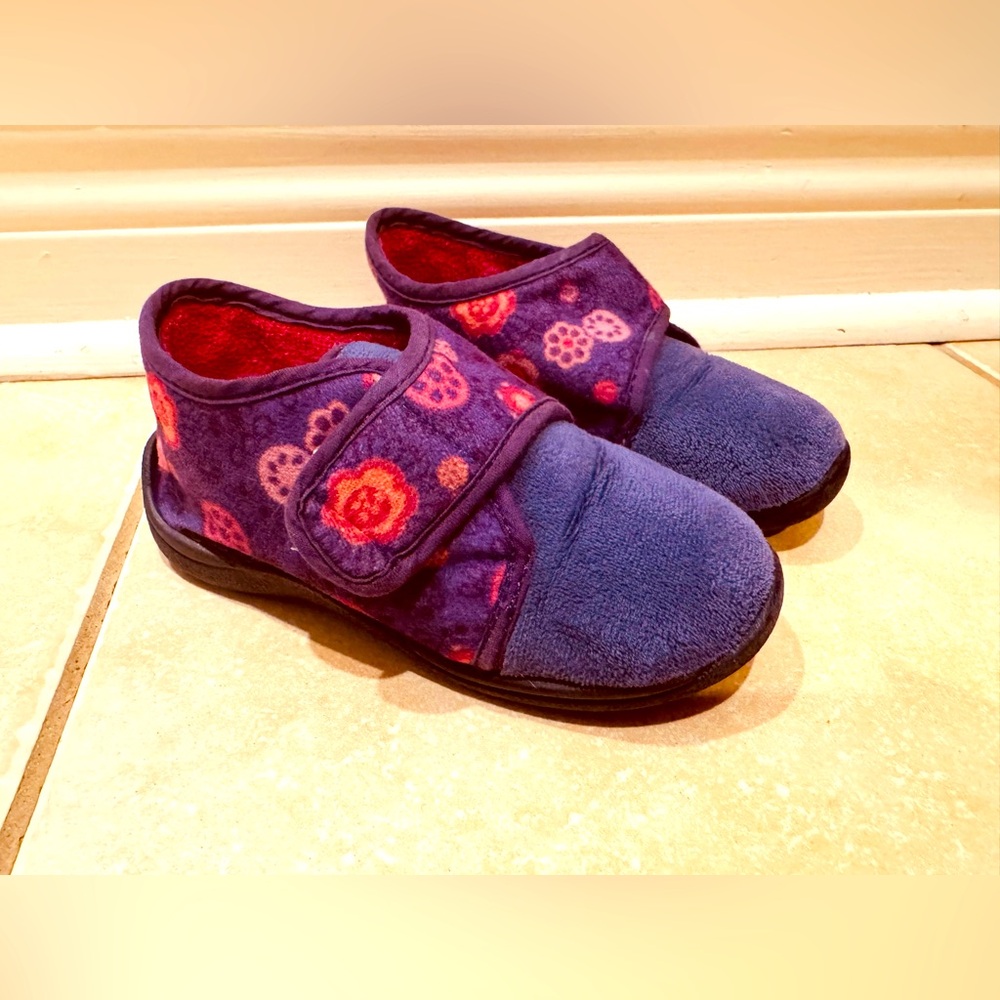Indoor kids shoes size 8 (24)